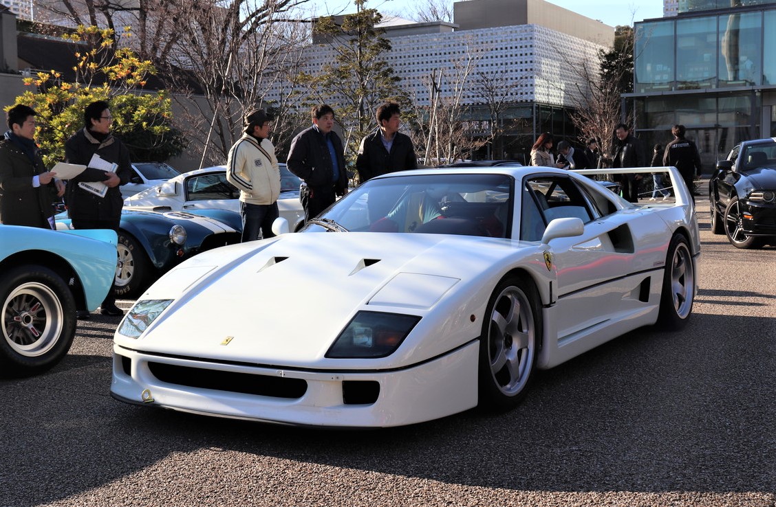 KinkiKids 堂本光一も登場！20台以上のフォードとフェラーリの名マシン