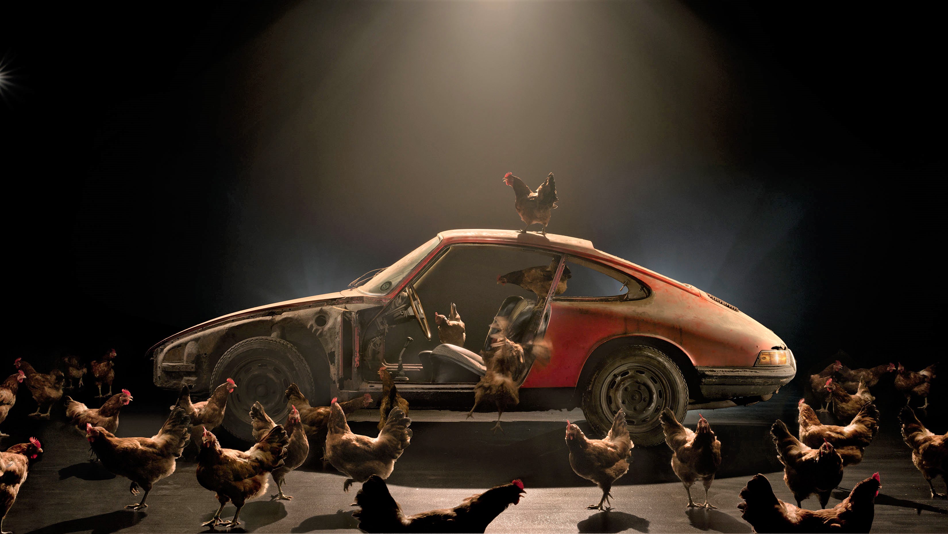 ドアもない・・・ホコリまみれで眠っていたポルシェ│発見されるまでの