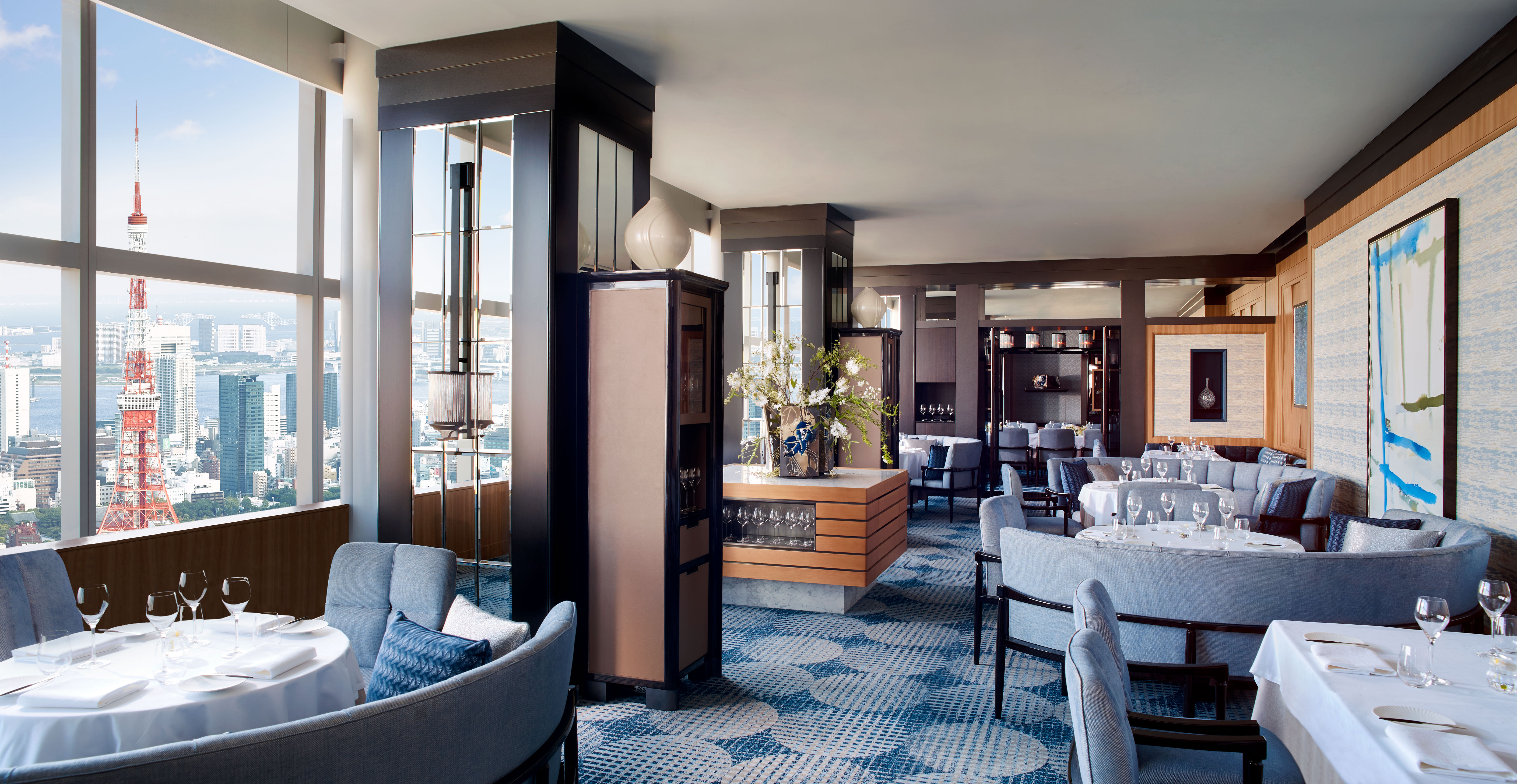 ザ・リッツ・カールトン東京 フレンチダイニングで『ソムリエ