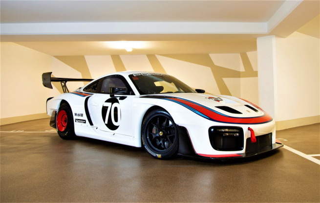 走行距離は0km！世界77台限定のポルシェ935がオークションに│推定落札