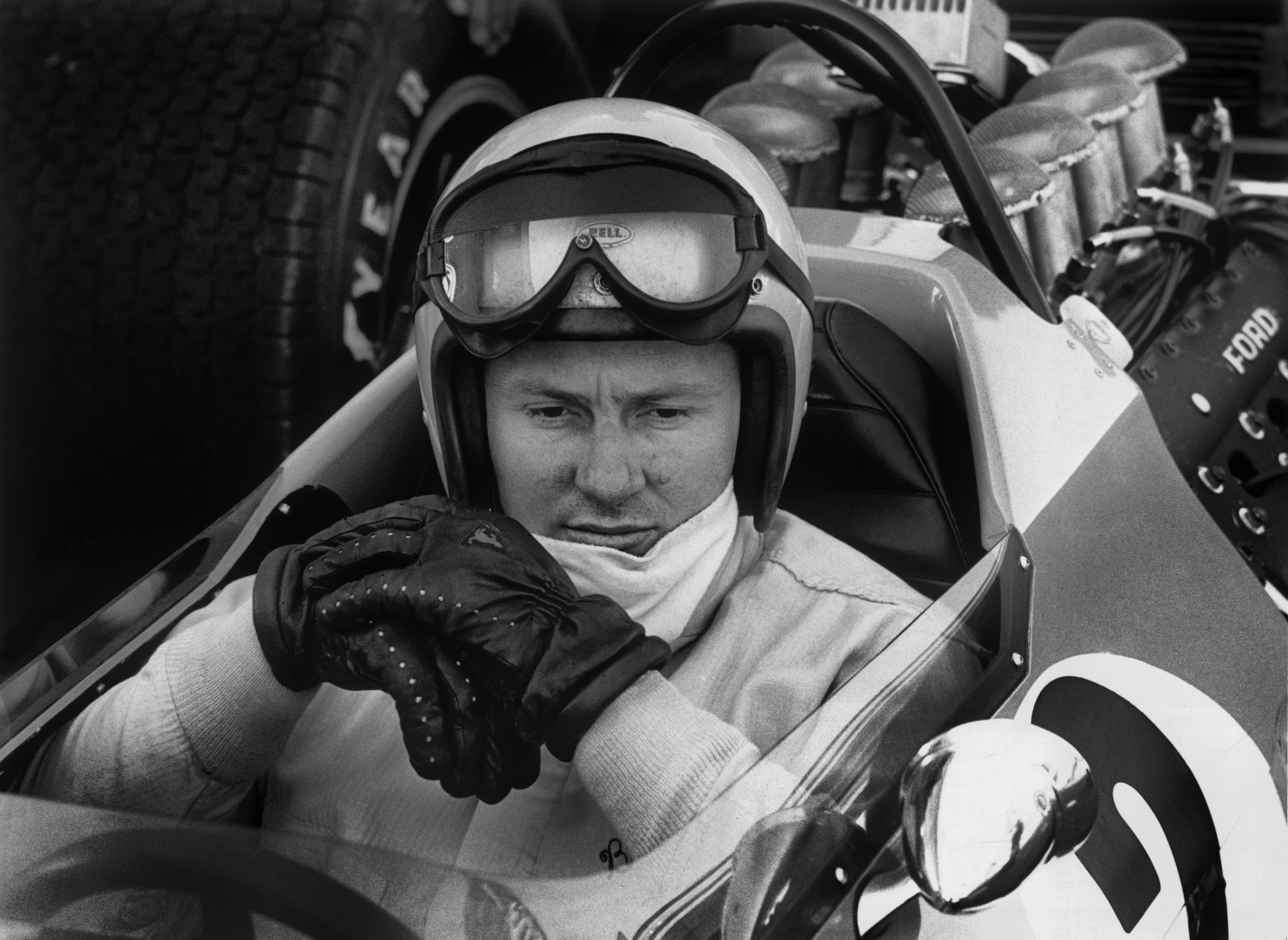 等身大のブロンズ像が登場！ブルース・マクラーレンの没後から50年記念