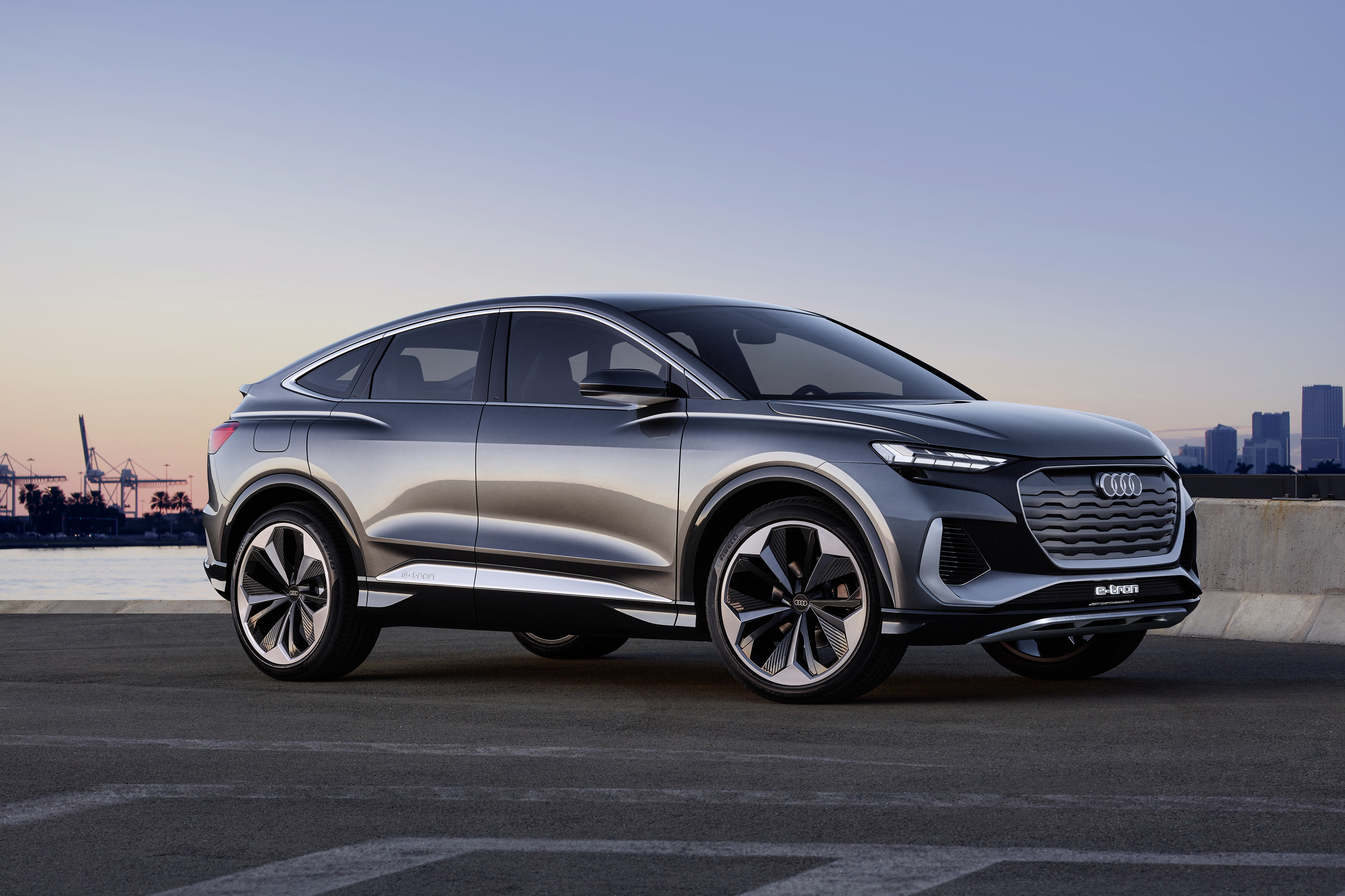 魅力的なスタイル│アウディ Q4 スポーツバック e-tron コンセプトを 