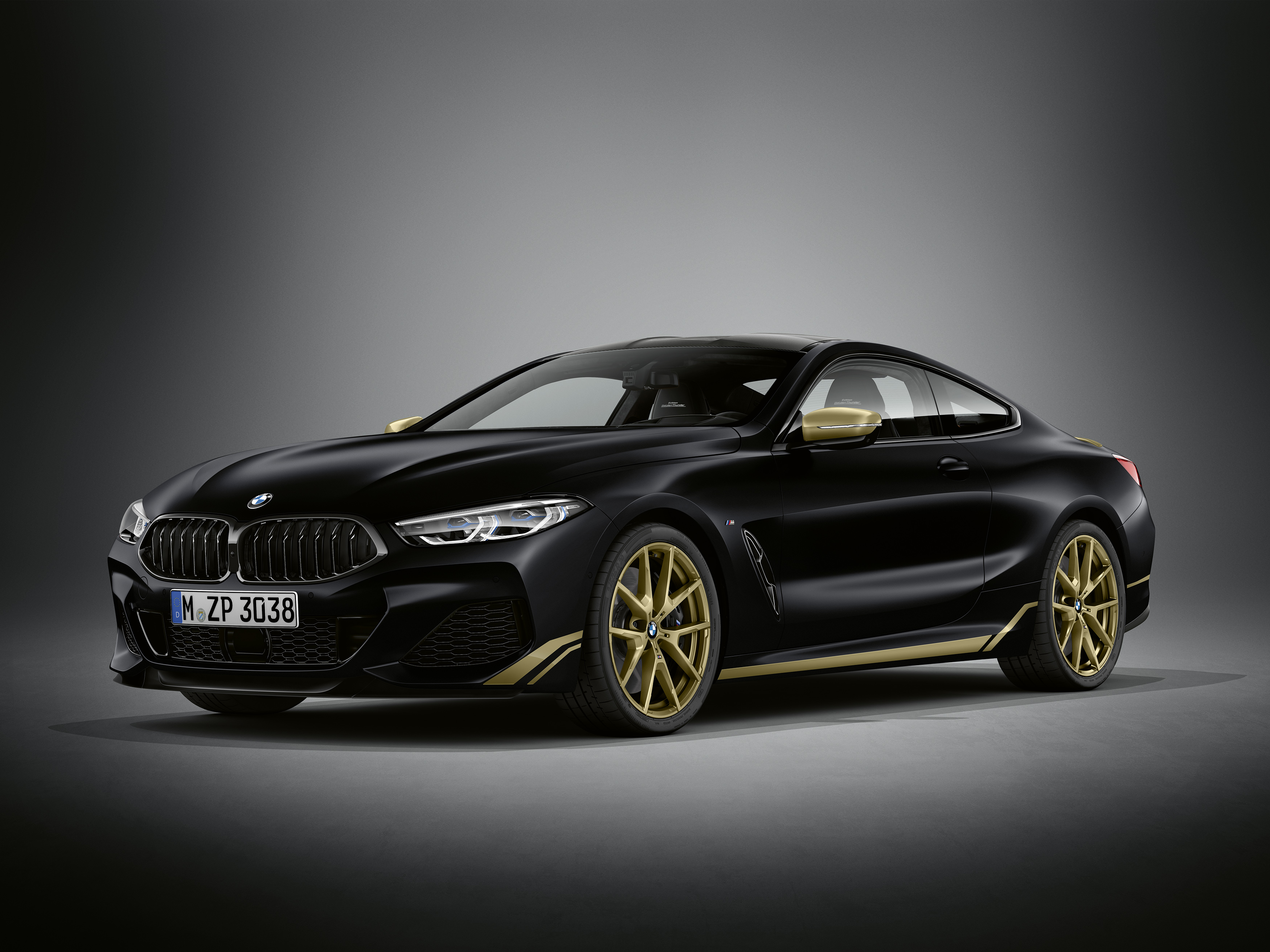 雷をイメージしたゴールドの塗装を採用│BMW 8シリーズの限定車が登場