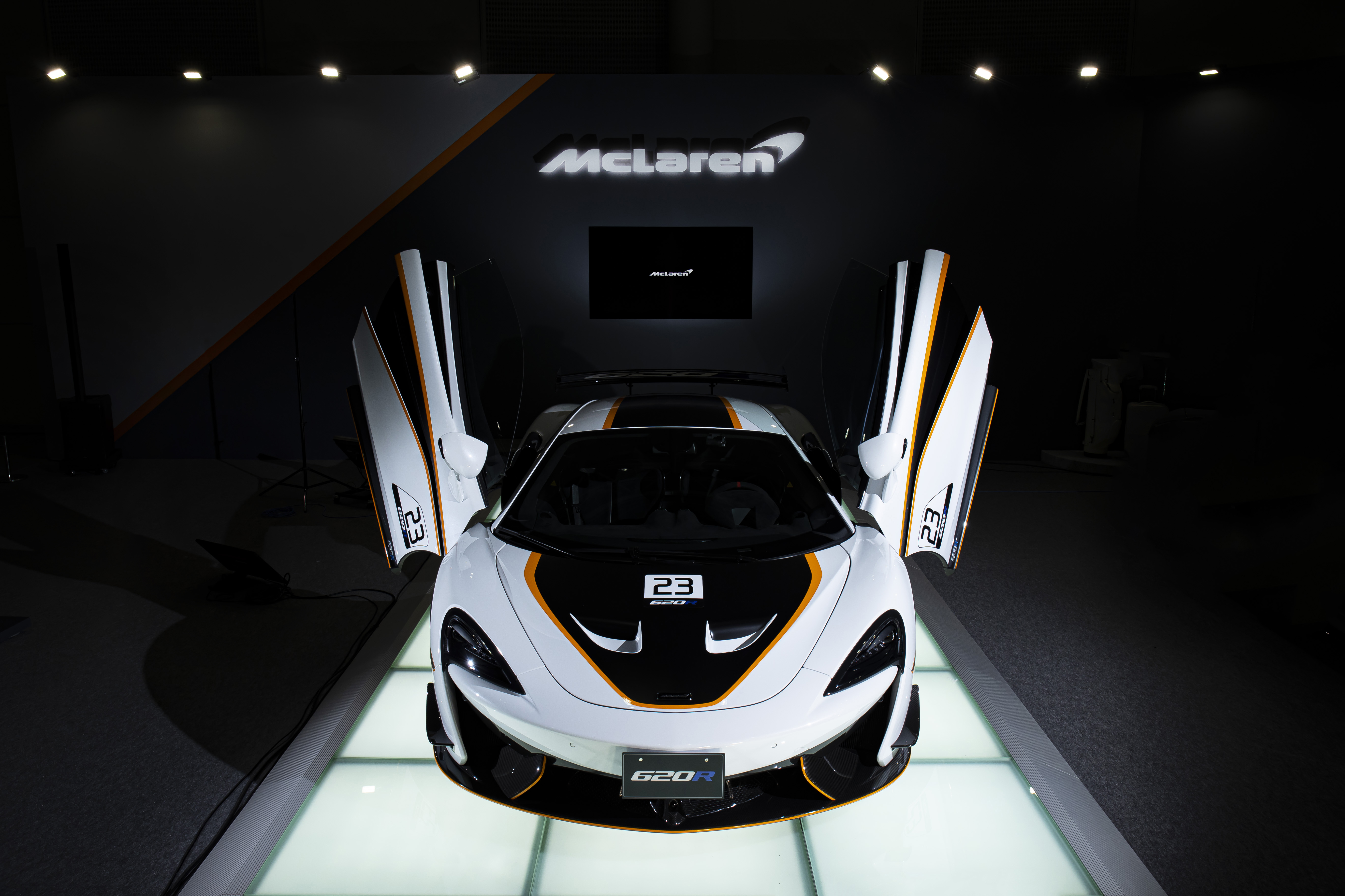 日本初披露 公道走行可能なマクラーレンのレーシングモデル 620R