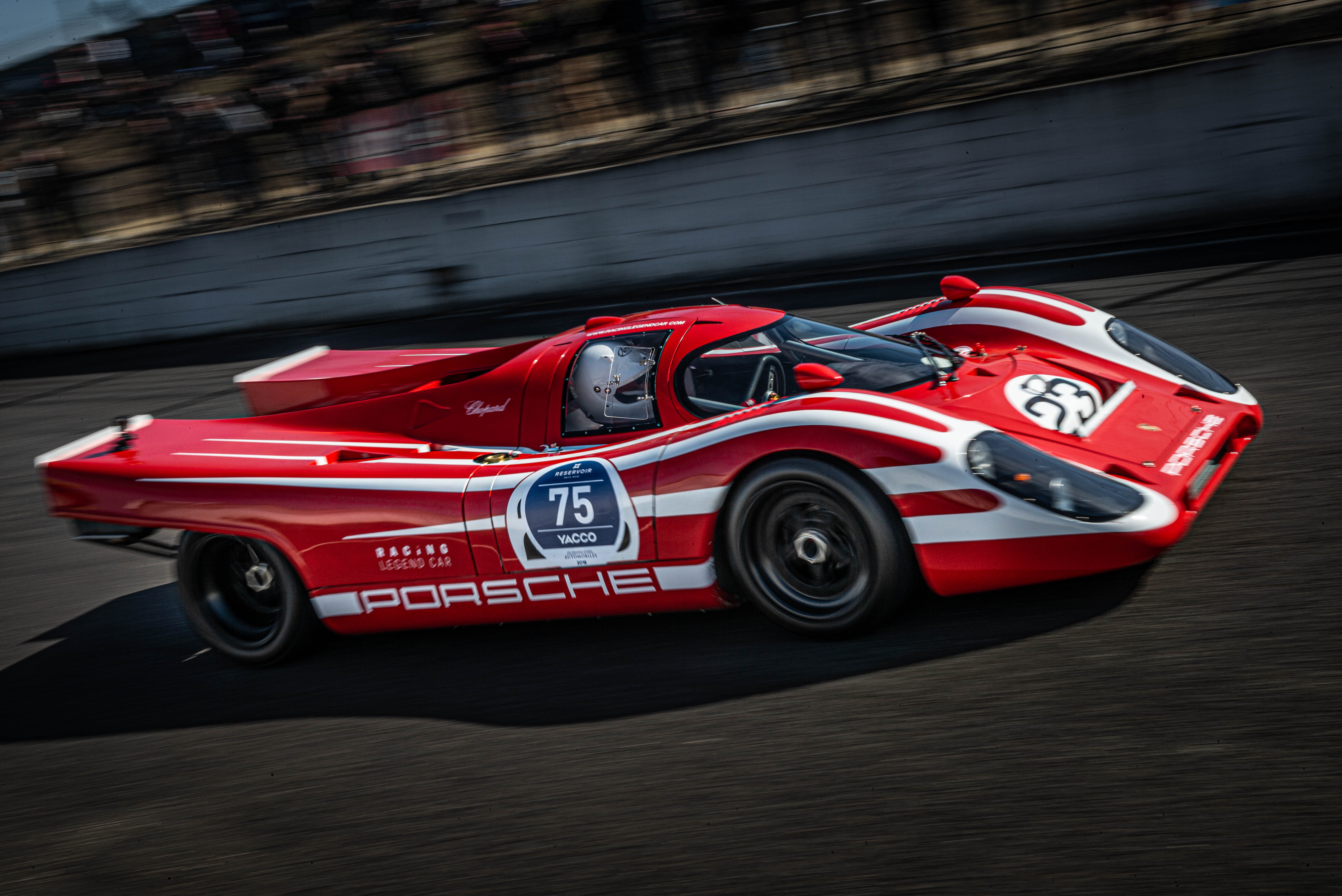 ポルシェ917のドライビングエクスペリエンスをシミュレーターで