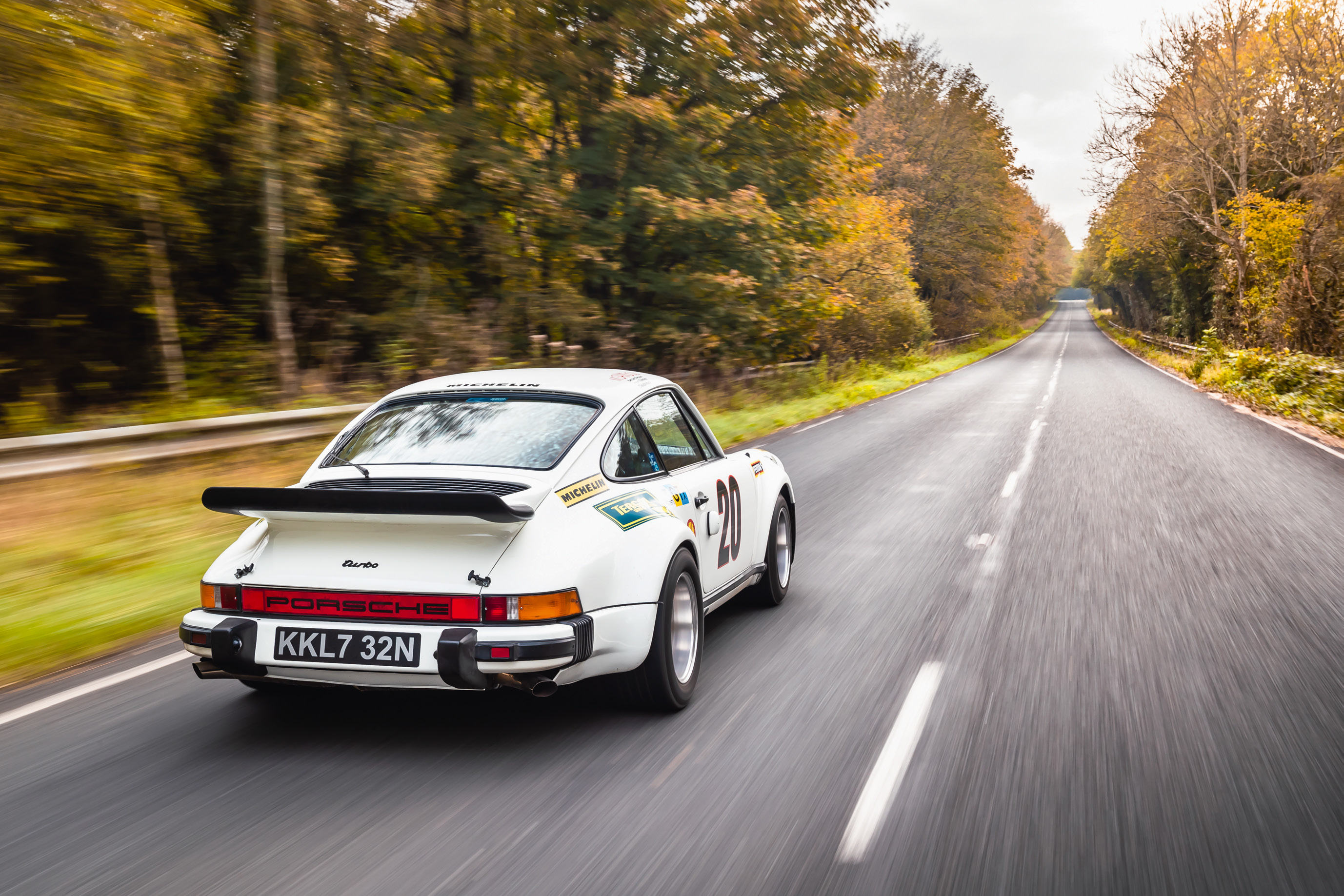 これ以上ないスリルが待ち受けていた ル マンに出場したポルシェ930ターボに試乗 Octane Jp Fuelling The Passion 車に情熱を