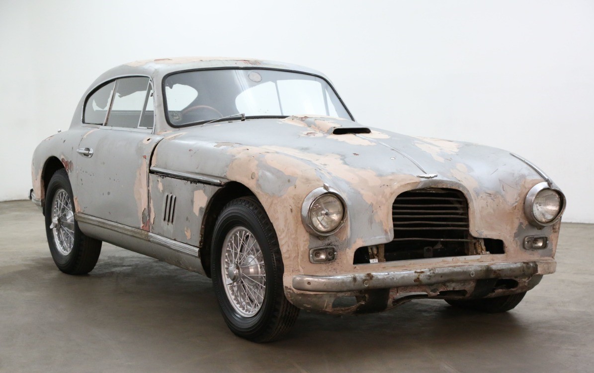 ボロボロでも立派な価格で販売中│1956年 アストンマーティン DB2/4