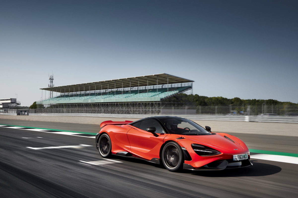 ピレリ P Zero Trofeo Rが、マクラーレン市販車史上最速と謳われる 