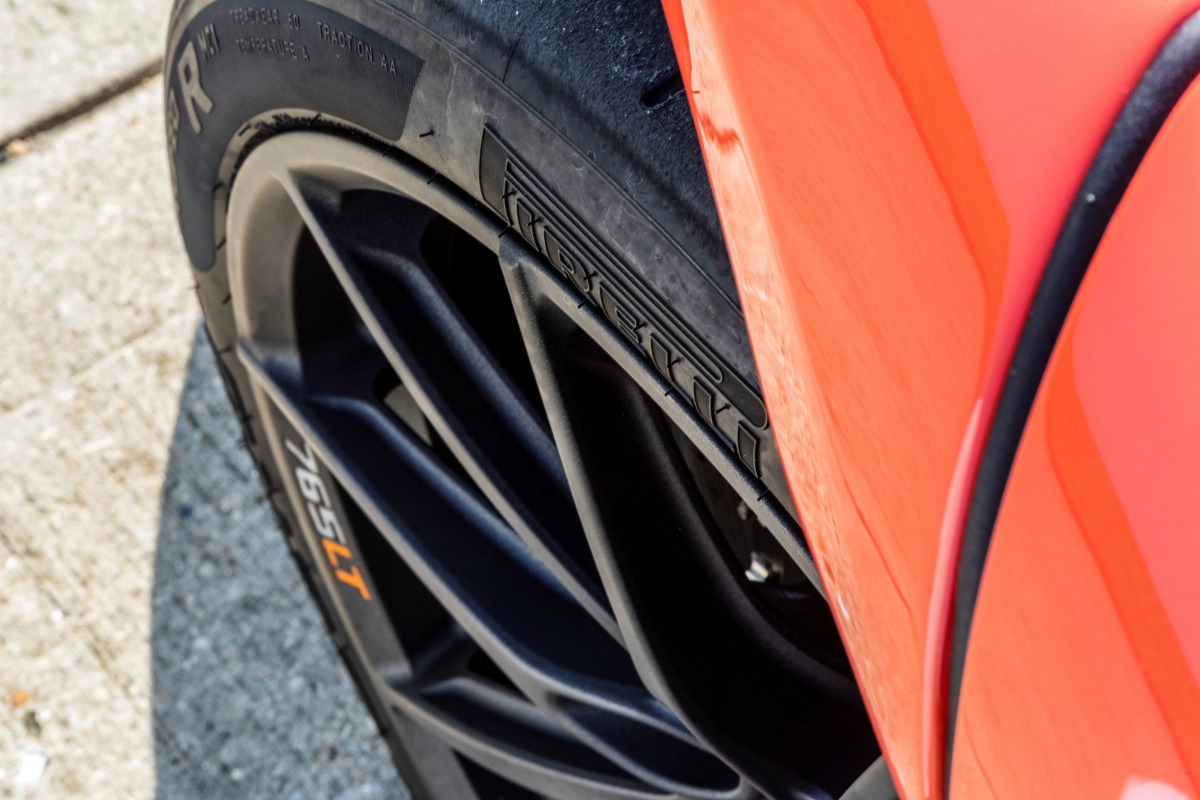 ピレリ P Zero Trofeo Rが、マクラーレン市販車史上最速と謳われる 