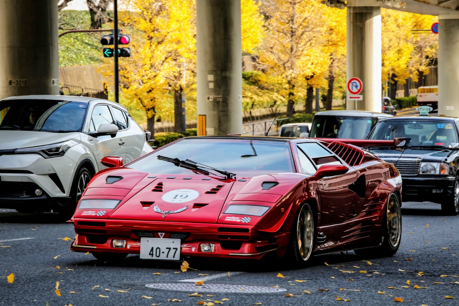カウンタックだけでも23台が参加！クラシック・ランボルギーニが都心を