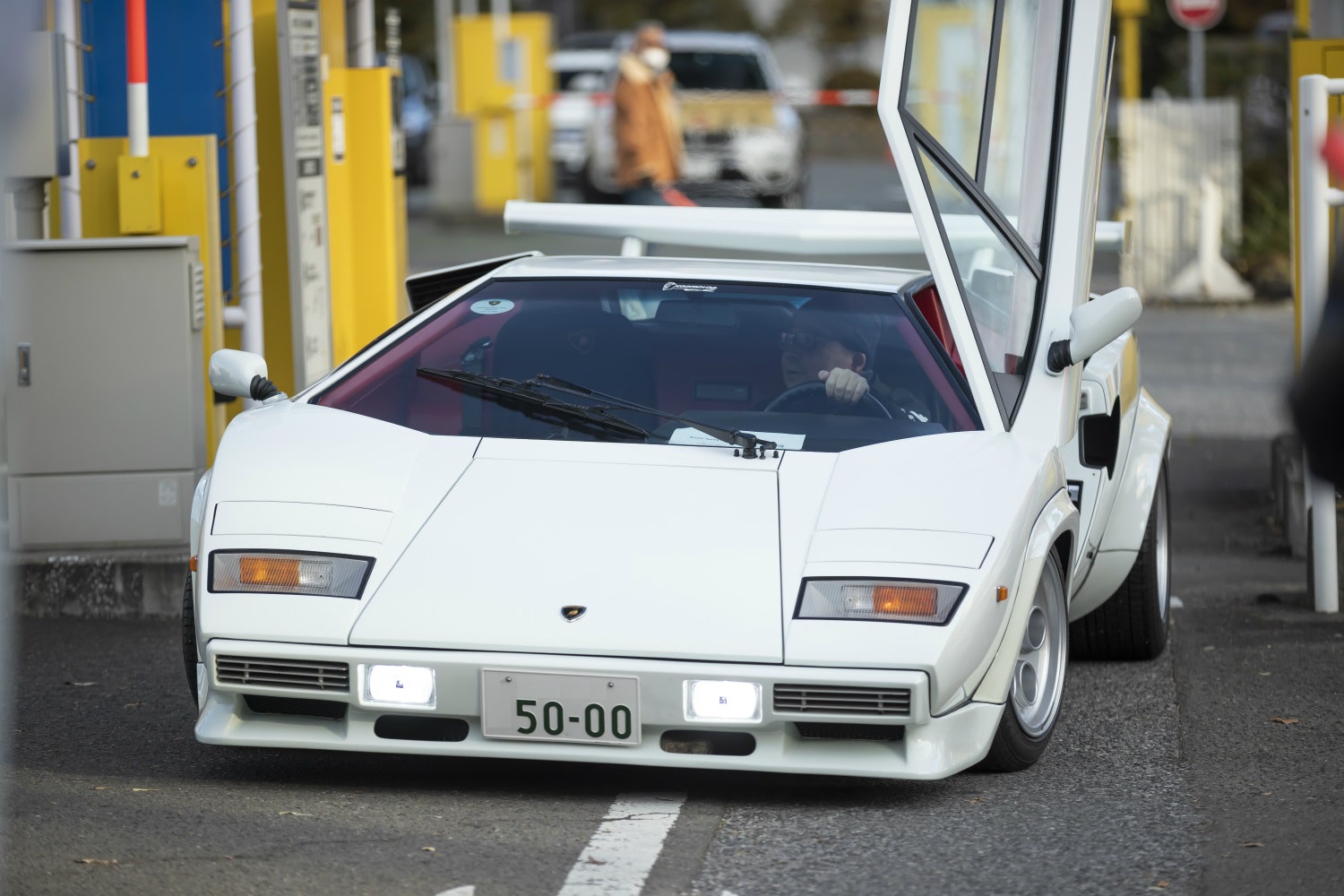 カウンタックだけでも23台が参加！クラシック・ランボルギーニが都心を