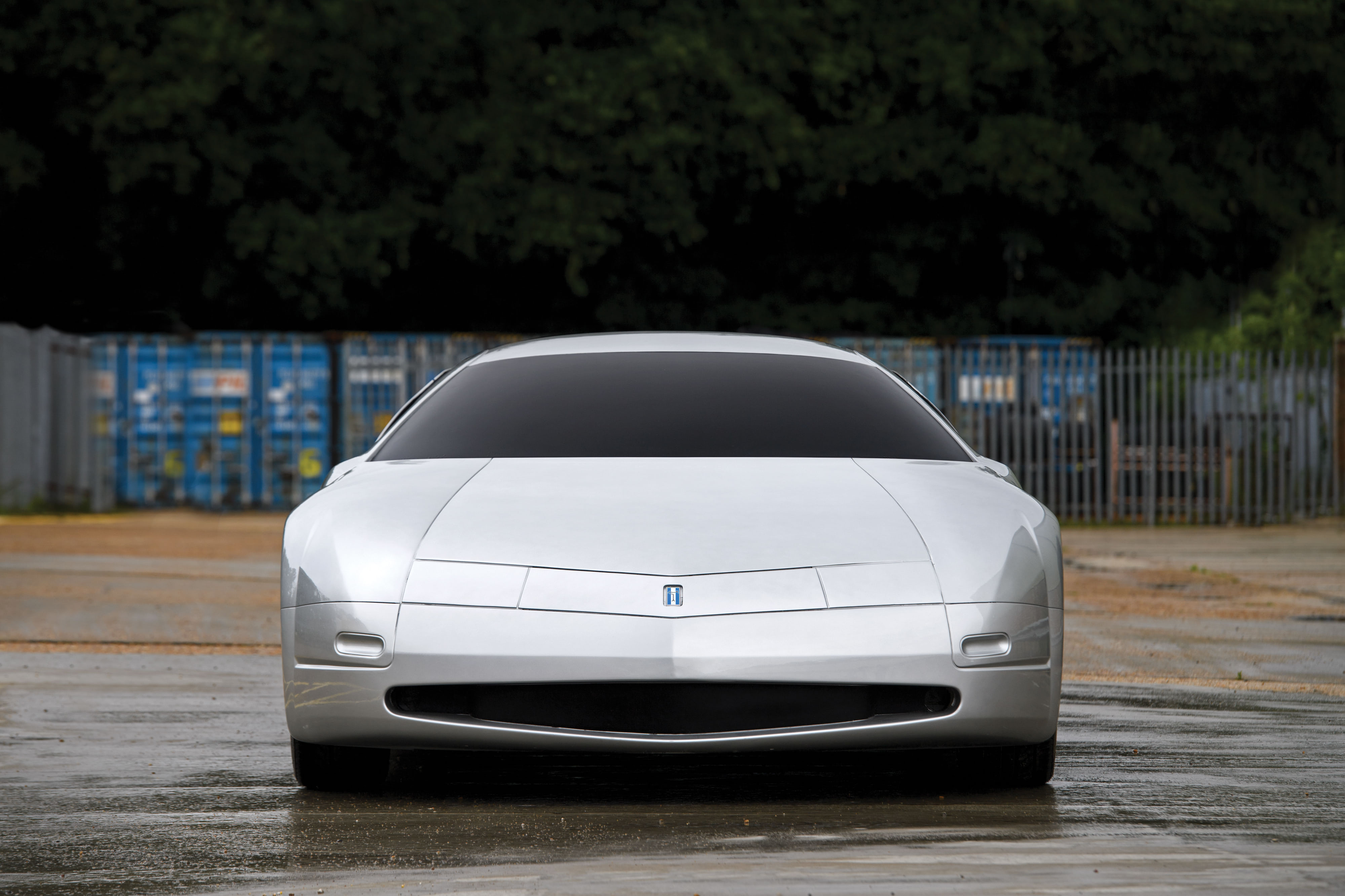 これが歴史の中で重要な一台？窓もインテリアもないデ・トマゾ