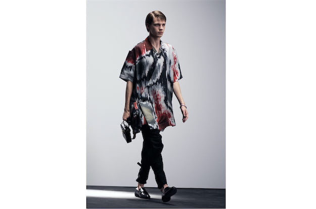 車の塗装からインスパイアされた、ダンヒルのスプリングコレクション