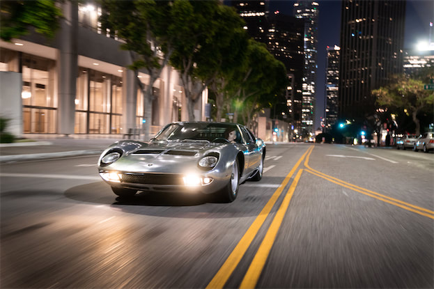 初代オーナーは女子大生！？現代に蘇ったメタルに輝くランボルギーニ