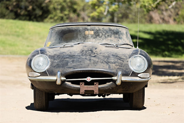 約50年間 誰にも運転されず眠っていた 埃まみれのジャガーeタイプを発見 Octane Jp Fuelling The Passion 車に情熱を