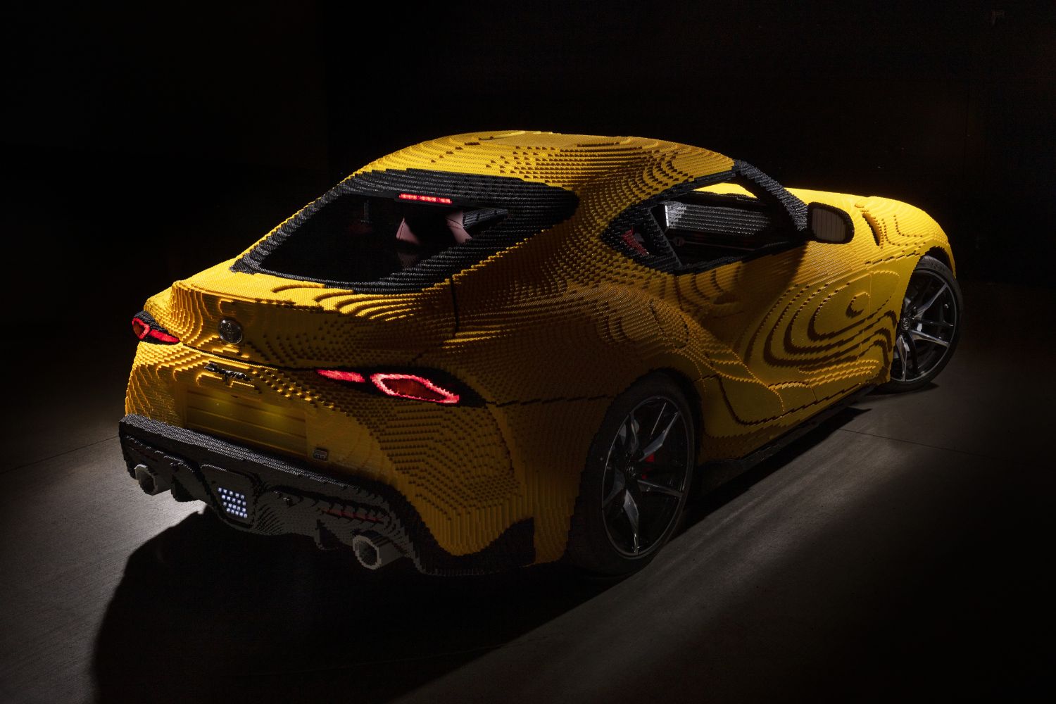 レゴで作られた実物大レプリカが登場！モデルは…あの国産スポーツカー