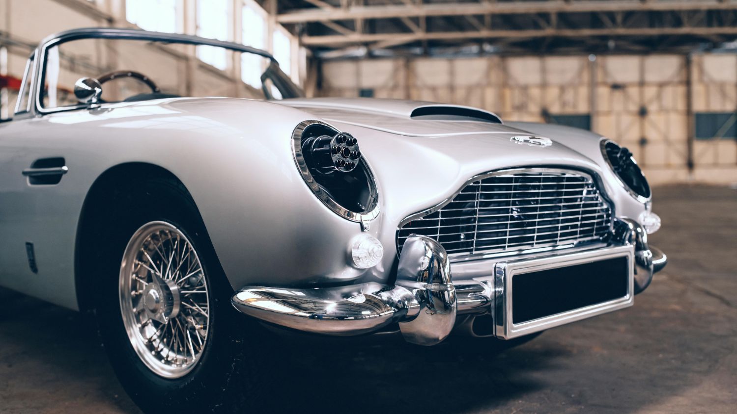 ガジェット完備！憧れのボンドカーを手に入れるチャンス！？ | octane