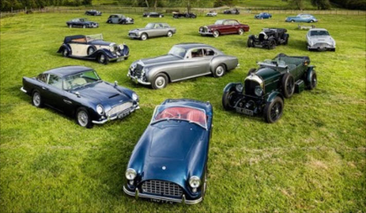 走行距離400マイルのジャガーXJ220が記録した価格とは｜名車が集った