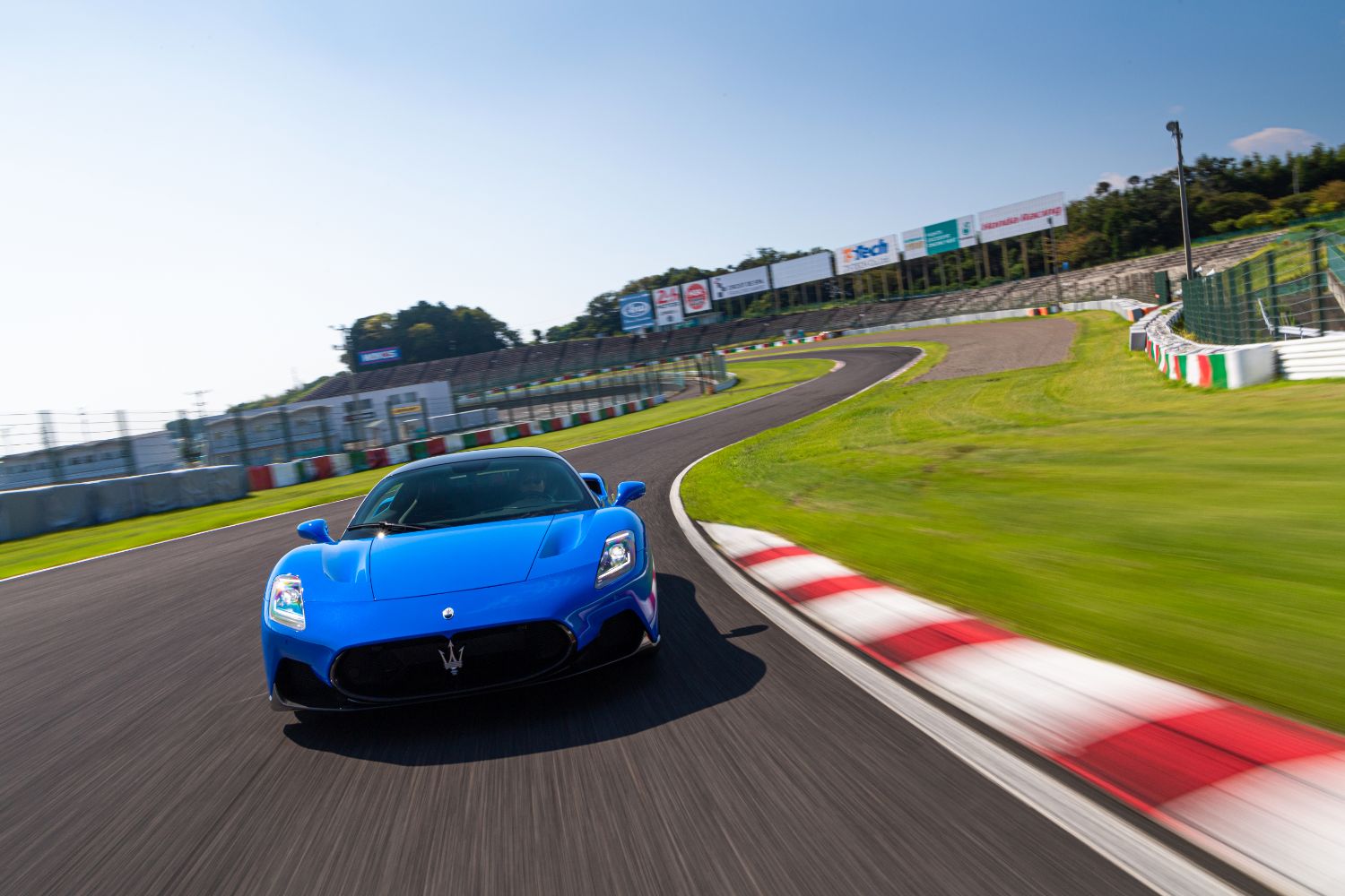 【未使用番手あり】 マジェスティ 30周年記念 純正カーボン R 3-A 9本 マセラティ MC20の日本限定車を発表。モータースポーツへのオマージュ