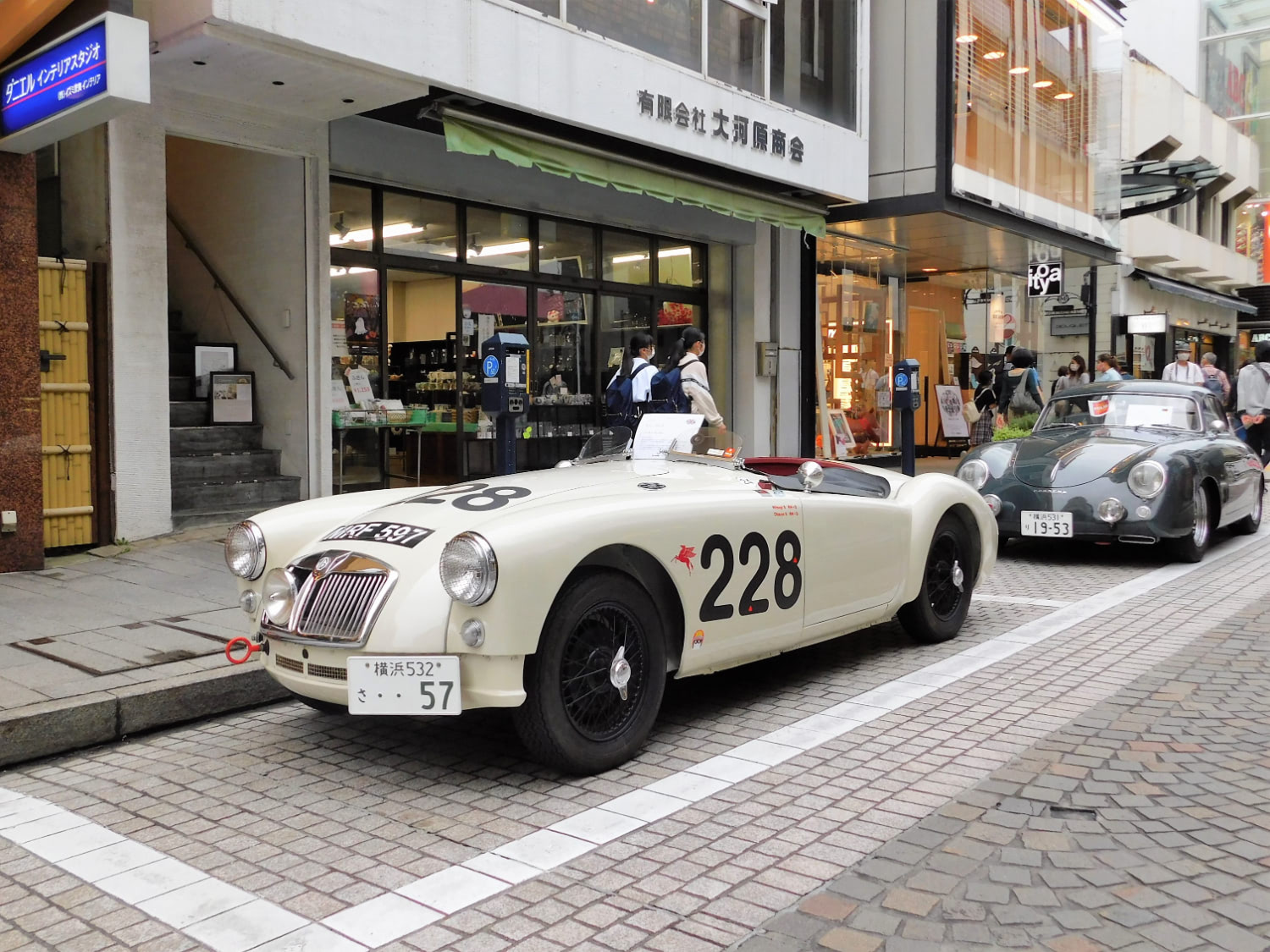 クラシックシティ車 横浜・元町ショッピングストリートがクラシックカー一色に