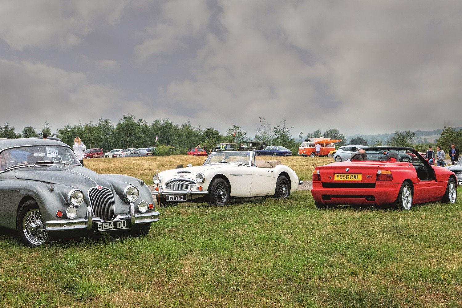 Octane UKスタッフの日常｜800台が集まる草の根クラシックカーイベント取材と、水漏れトラブル | octane.jp | 美しい車と暮らす