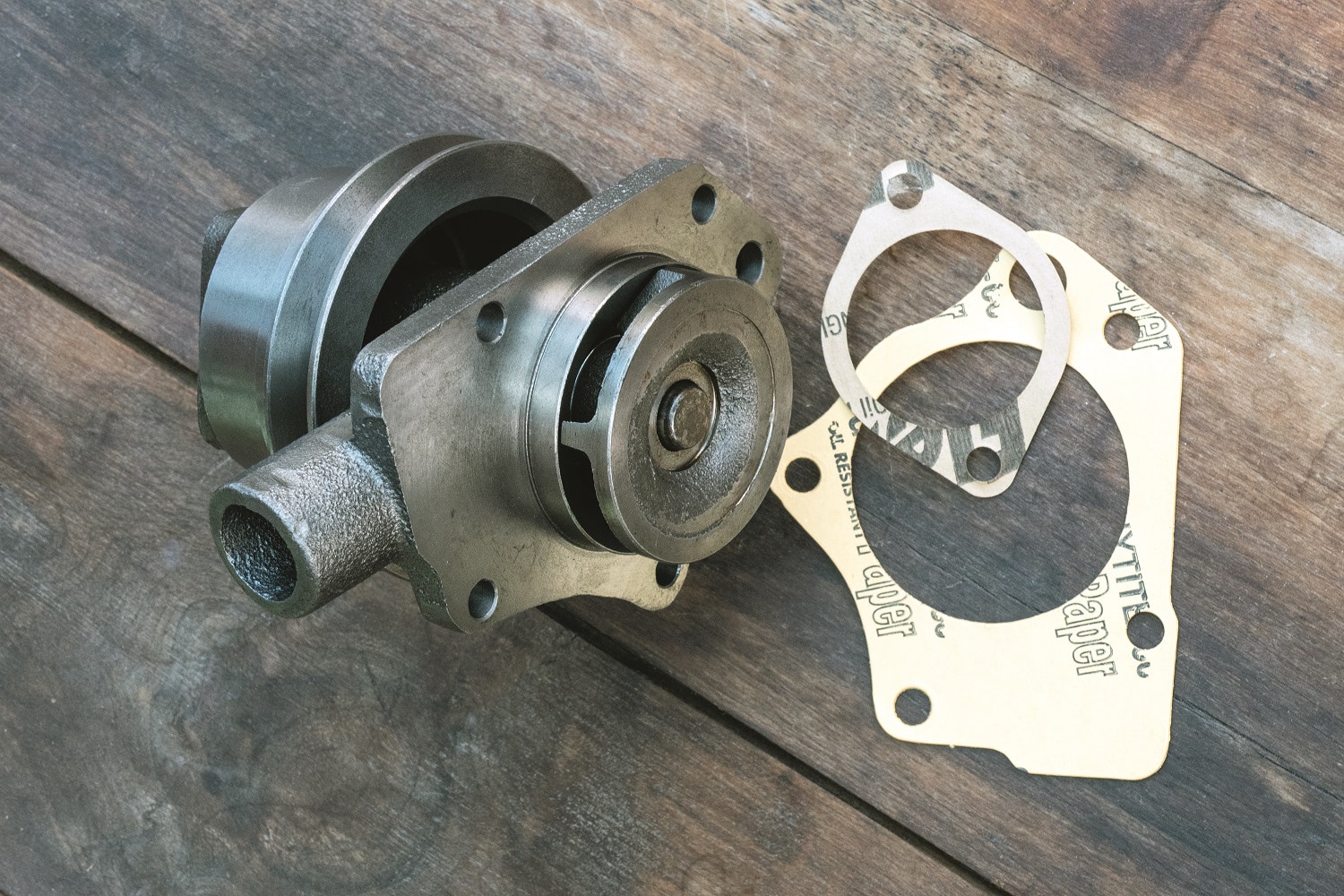 Octane UKスタッフの日常｜800台が集まる草の根クラシックカーイベント取材と、水漏れトラブル | octane.jp | 美しい車と暮らす