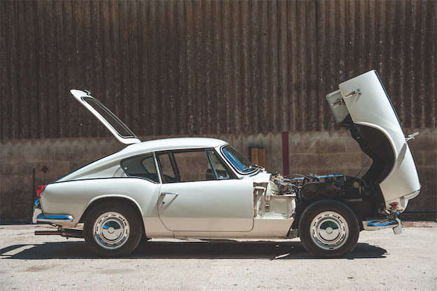 極上のトライアンフgt6に出会ったのに ひとつ買ったら ひとつ手放す ガレージ事情の悩みは万国共通 Octane Jp Fuelling The Passion 車に情熱を