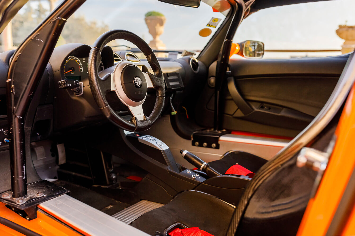 ミハエル・シューマッハが駆ったマシンが販売中！皇帝の気分になれる