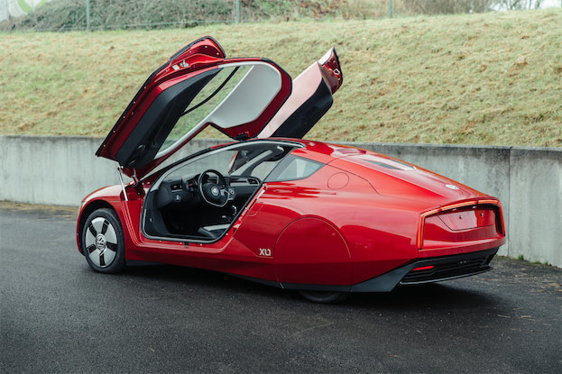 コンセプトカーをそのまま市販化！？100km/Lを超える超低燃費を誇った