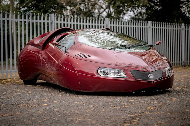 謎だらけのイモムシは「地球外の車」!? 摩訶不思議すぎるユニークな  
