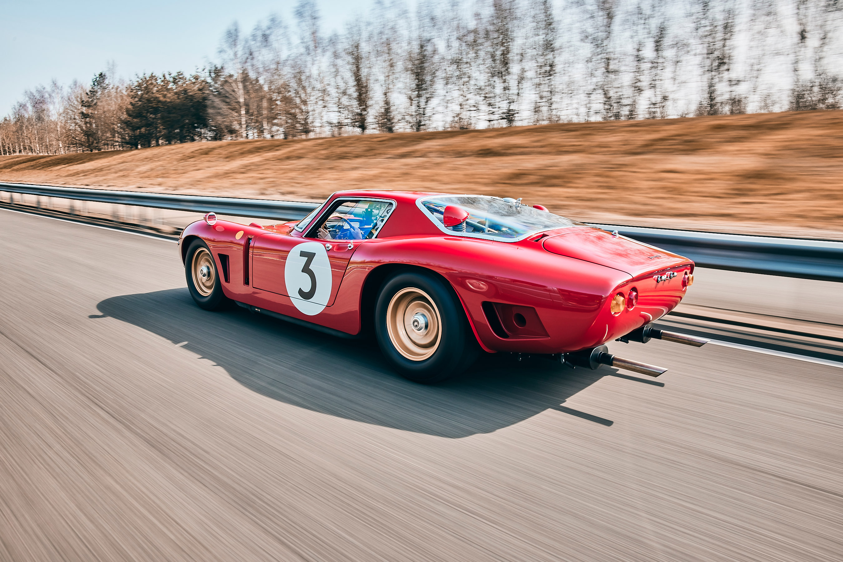 見かけたら絶対2度見！現代の技術を活かして蘇った伝説のマシンが公道