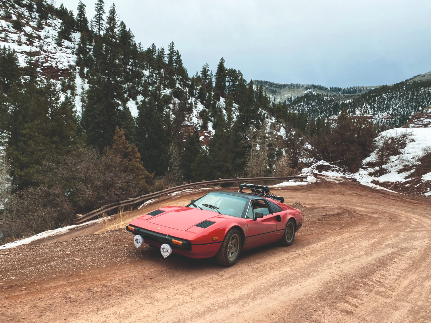 フェラーリ308で 世界の果てのような場所へ 氷上 ダートもお任せあれ Octane Jp Fuelling The Passion 車に情熱を