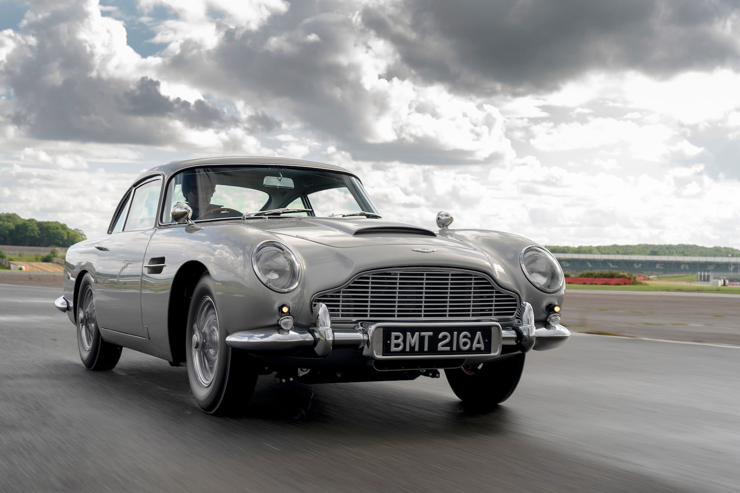 復刻生産されたDB5｜世界25台限定のDB5 ゴールドフィンガー・コンティ