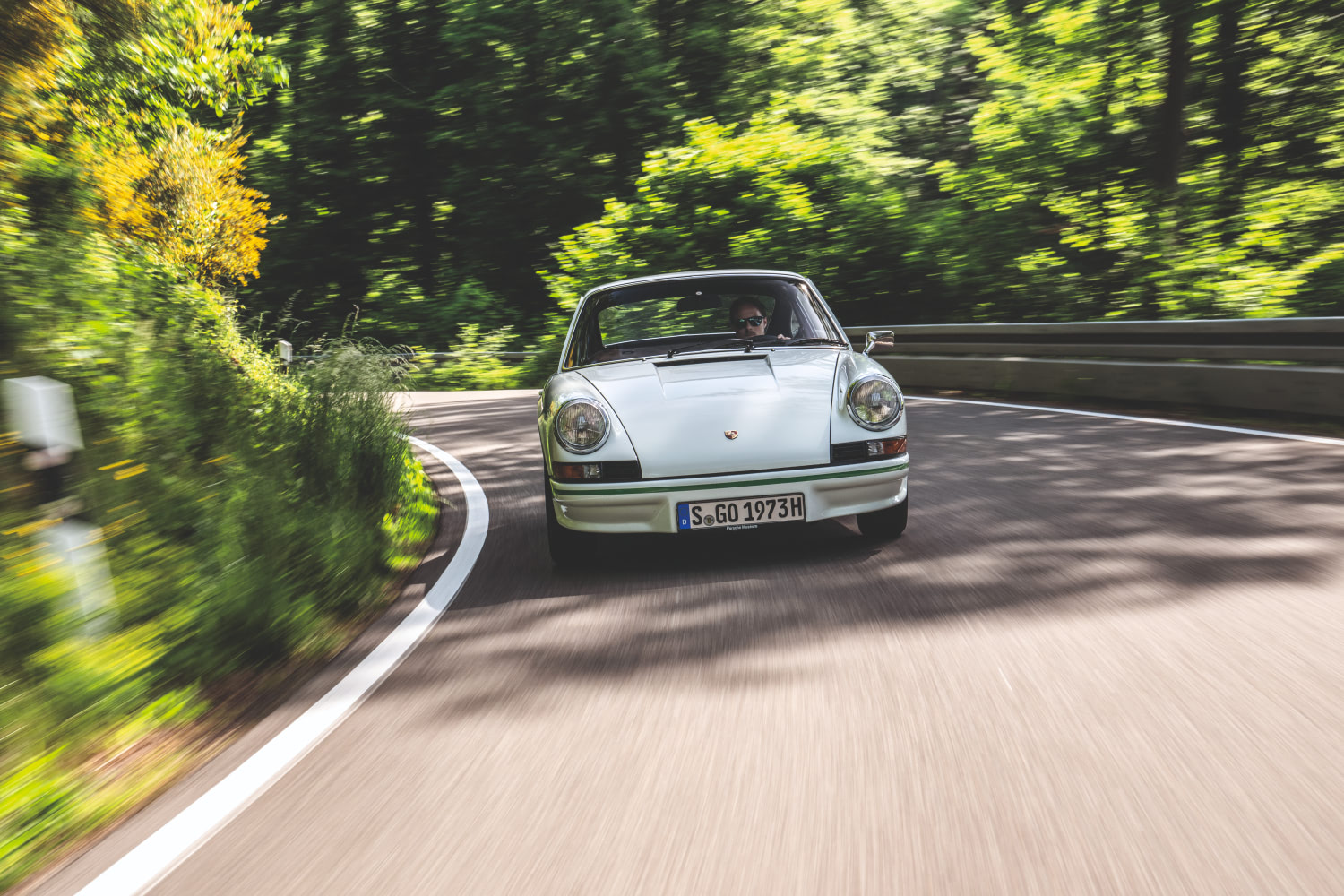 ポルシェ911カレラRS2.7、ダックテールの秘密｜最初は「ボディ後部に