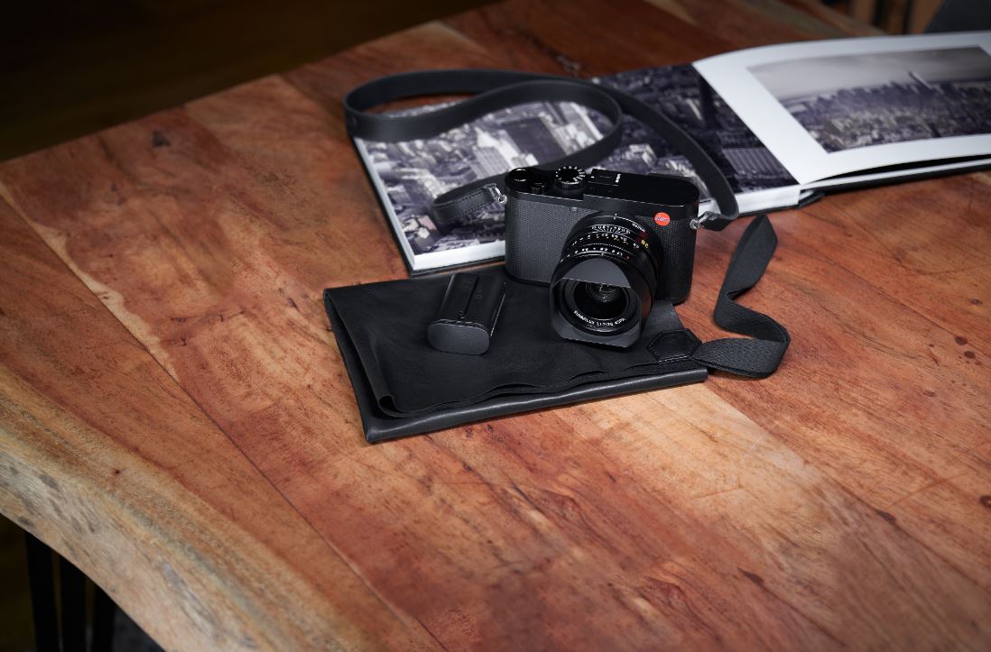 クリスマスプレゼントにライカのセットはいかが？「ライカQ2 Traveller