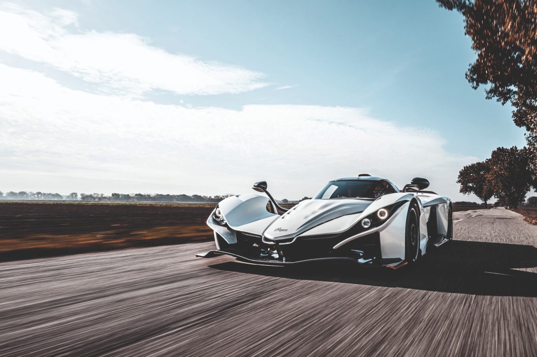 内燃式エンジンを持つスーパーカーは、まだまだ死なない！「プラーガ