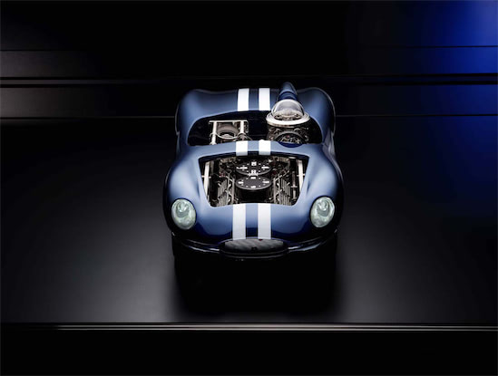 まるでモデルカー！独立した二つのムーブメントを搭載した、ユニーク