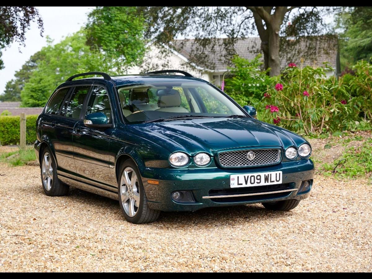 エリザベス（121） エリザベス女王 95歳を祝うためイギリス生まれの名車 95台が一堂に