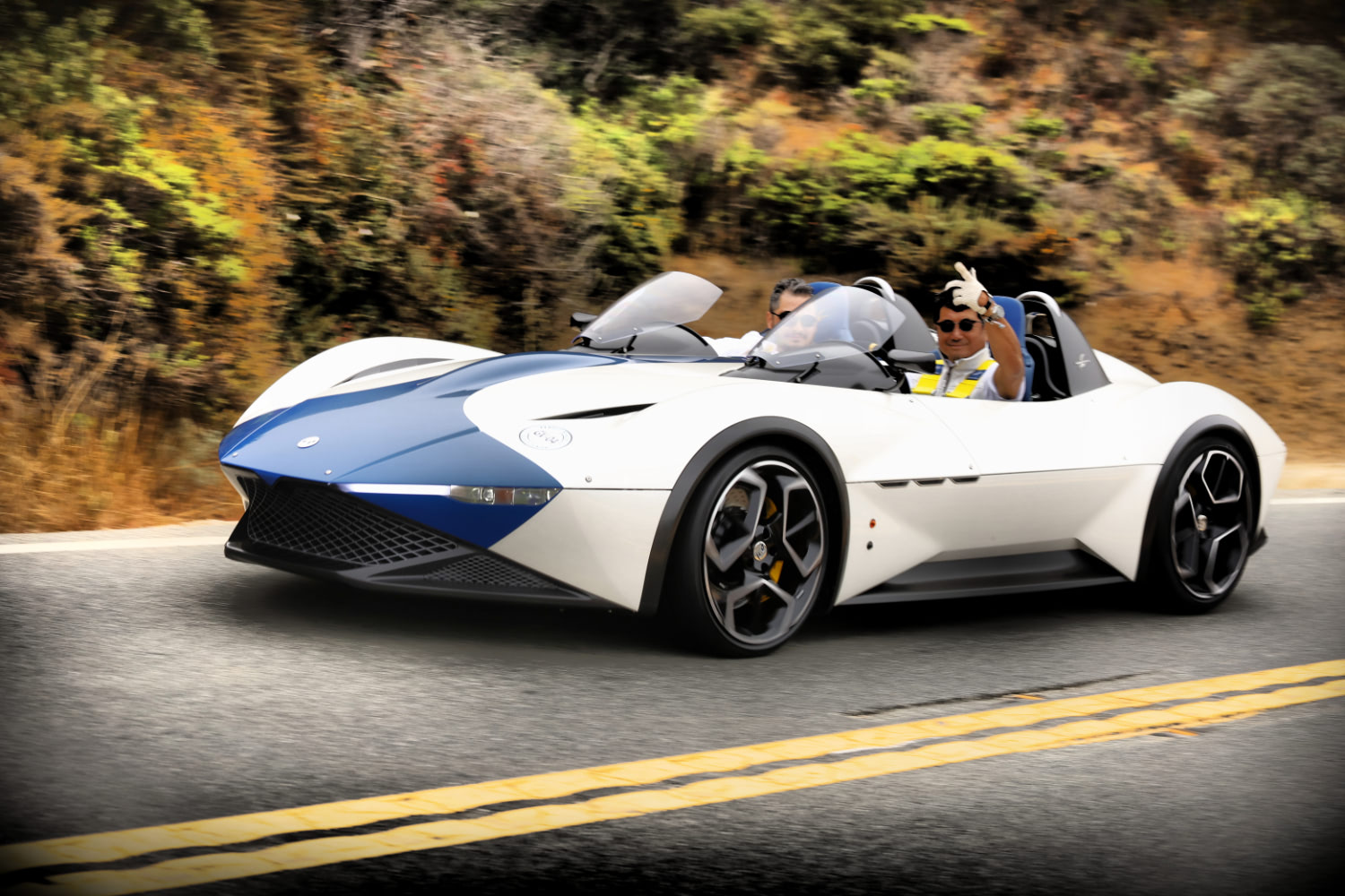 コウベ ケンイチさん専用 ペブルビーチ・コンクールで注目の的！Ken Okuyama Carsの「バード