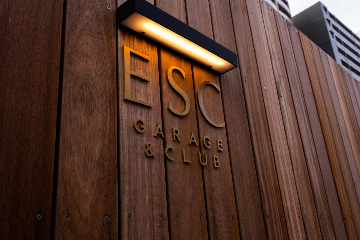 ESC Garage & Club」は自動車趣味人のための秘密基地コミュニティ ESC Garage & Club」は自動車趣味人のための秘密基地コミュニティ